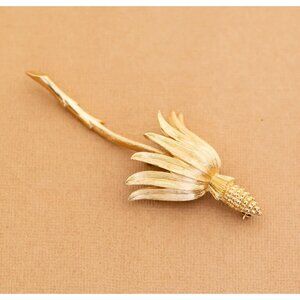 Vintage Peeled Corn Gold Tone Art Nouveau Floral Brooch by Monet - Y5